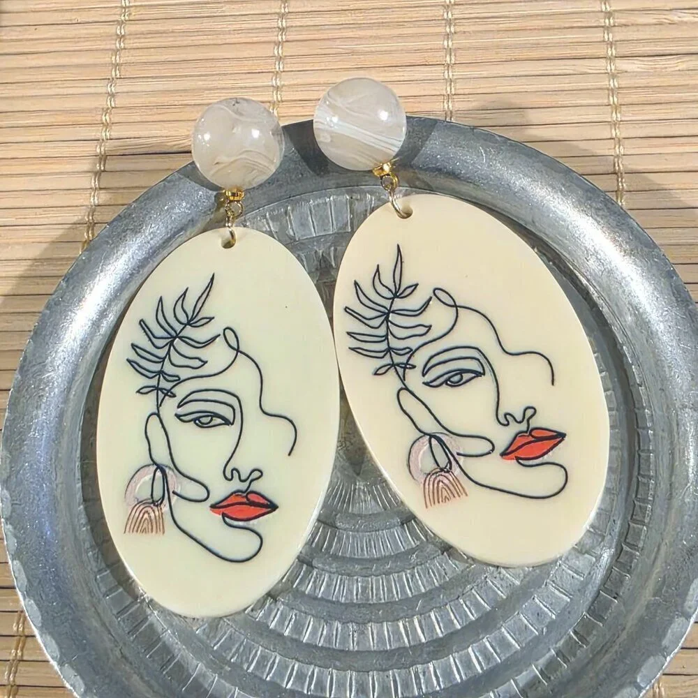 Retro 80s Style Picasso Style Woman Face Vintage Lucite Pendant Dangle earrings